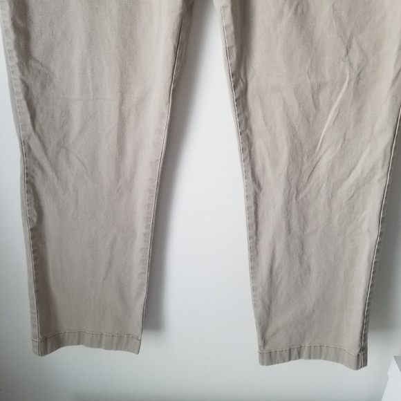 Vineyard Vines Khaki Breaker Pants Size 38 x 30 - Picture 2 of 9